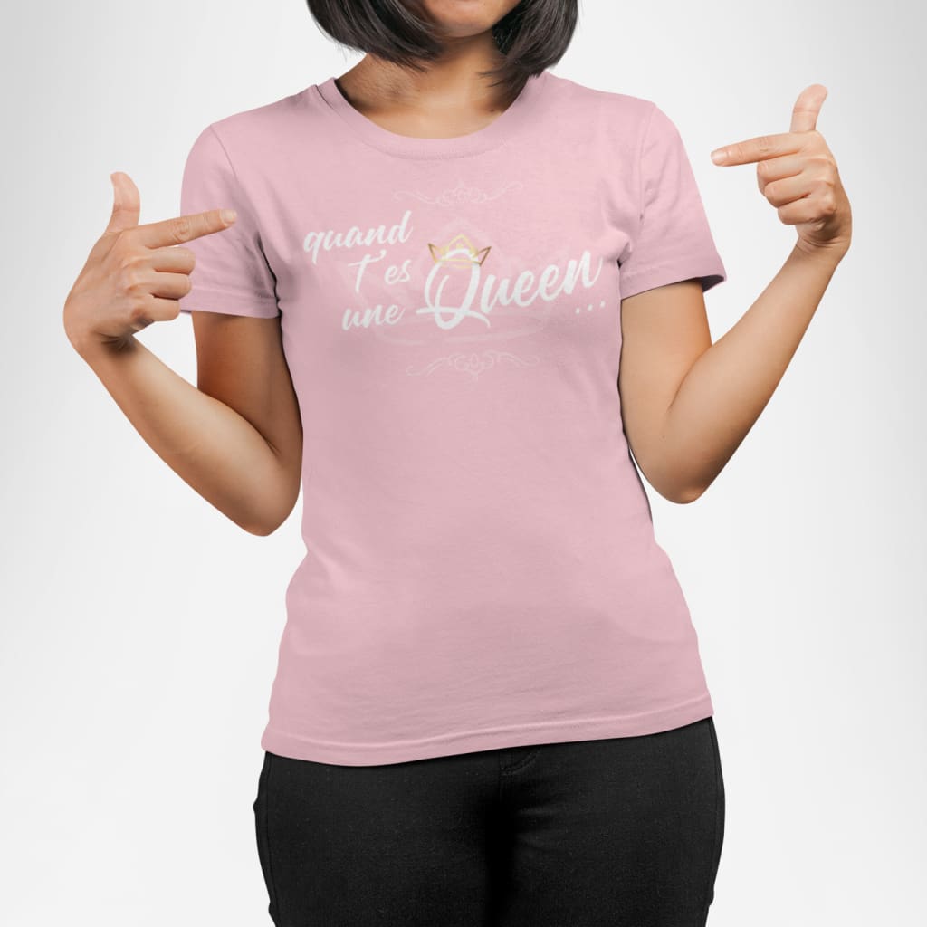 Quand Tes Une Queen #03 Femme / Rose Xs T-Shirt